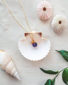 Isphere-necklace-Amethyst-Shell