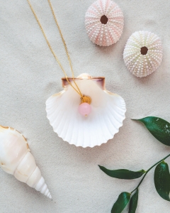 Isphere-necklace-Rose-Quartz-Shell